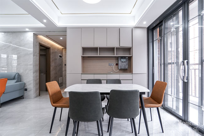 132㎡簡約四居，客餐廳對稱式設計，動線自由寬闊，真的很舒適